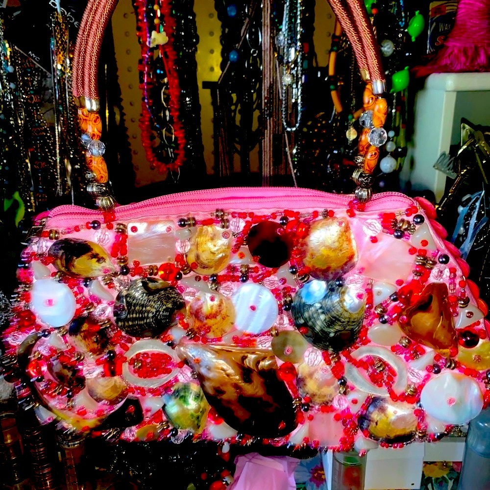 Beautiful Hand-Crafted Shell Purse : Amazing Bag!